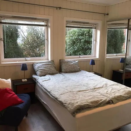 # 1 Mountain View With Free Street Parking Apartment